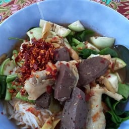 เจ๊เทียน ยำแหนมข้าวทอด