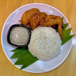 ข้าวหน้าปีกไก่ทอดจิ้มแจ่ว