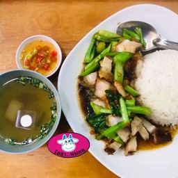 ข้าวราดคะน้า