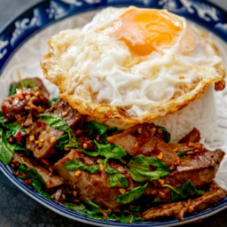 ข้าวกะเพราลิ้นวัวไข่ดาว