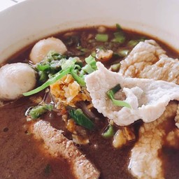 ก๋วยเตี๋ยวหมูน้ำตก