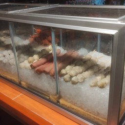 ร้านลูกชิ้นทอด -