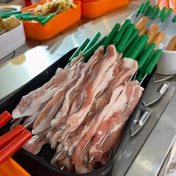 เนื้อหมูสามชั้นเสียบไม้