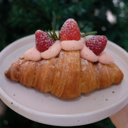 Strawberry Croissant ครัวซองต์สตรอเบอร์รี่