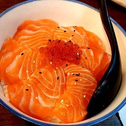 ข้าวหน้าแซลมอน