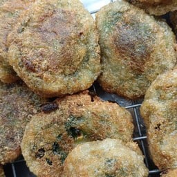 กุยช่ายนายหนวด