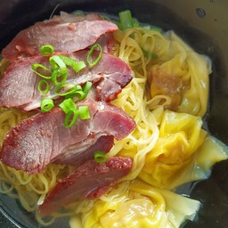 บะหมี่เกี๊ยวหมูแดง