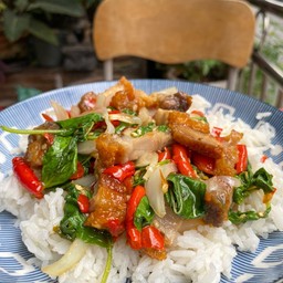 กะเพราหมูกรอบ