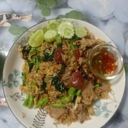 ข้าวผัดหมูชิ้นผสมกุนเชียง