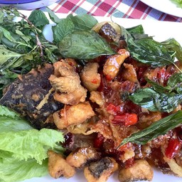 ปลานิลทอดสามรส ครึ่งตัว