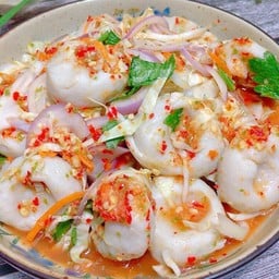 งามไส้ ยำเกี๊ยวปลา น้ำจิ้มรสเด็ด