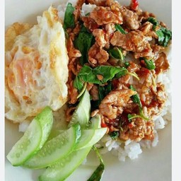 ข้าวกระเพราหมูชิ้น