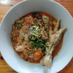 ขนมจีนน้ำเงี้ยว ตีนไก่