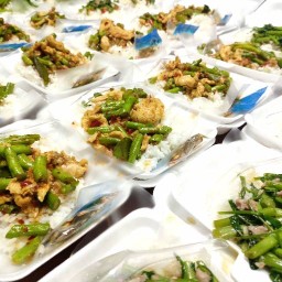 ตามสั่ง ก๋วยเตี๋ยว ส้มตำ กาแฟโบราณ ปังปิ้ง ครัวอรรถรส