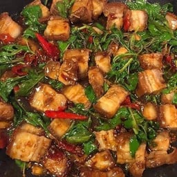 ข้าวกระเพราหมูกรอบ