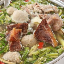 หัวโค้งก๋วยเตี๋ยวเนื้อตุ๋น