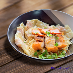บะหมี่เกี๊ยวหมูแดง หมูกรอบ
