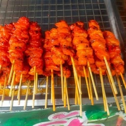 ป้าแอ๊ะ หมูย่างไก่ย่าง(หน้ามิตรยนต์เขาตาโล)