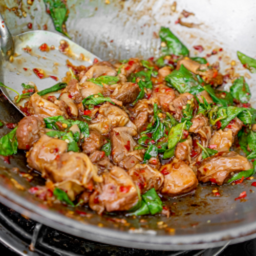 กะเพราหมูตุ๋น(กับข้าว)