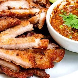 สันคอหมูทอดน้ำปลาสูตรเด็ด