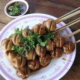 แอน ลูกชิ้นทอด