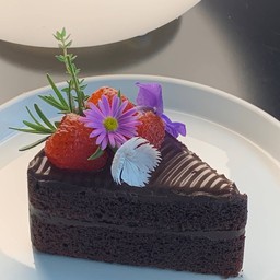 STRAWBERRY CHOCOLATE CAKE