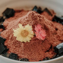 น้ำแข็งใสเฉาก๊วยภูเขาไฟไมโล