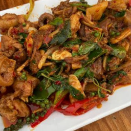 ผัดเผ็ดไก่บ้าน
