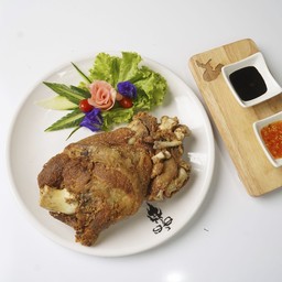 ขาหมูทอดหลานตาชู