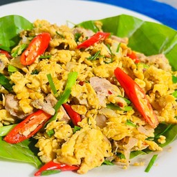 ไข่คั่วแหนม