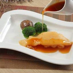 กระเพาะปลาสดบร็อคโคลี่ซอสเป๋าฮื้อ