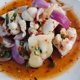 ยำไข่ปลาหมึก