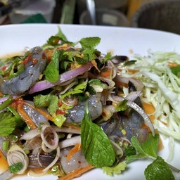 ยำกุ้งสด หรือ กุ้งสุก