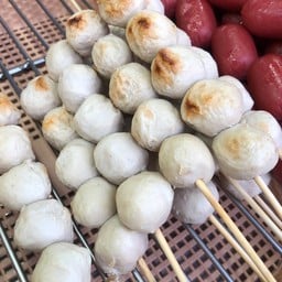 ลูกชิ้นย่าง หน้าเซเว่นจันทนิมิต