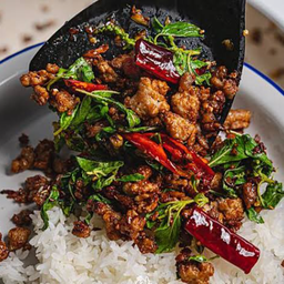 ข้าวกระเพราโคขุนบดพริกแห้ง