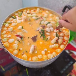 ขนมจีนน้ำยาแม่แต๋นสาขา2