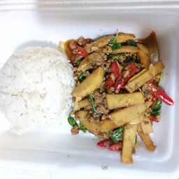 กระเพราหน่อไม้หมูสับ+ข้าว