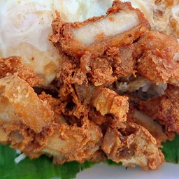 หมูกรอบทอดกระเทียม