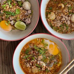 ตี๋เตี๋ยวหมู อาหารตามสั่ง ลูกชิ้นทอด