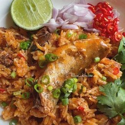 ข้าวผัดปลากระป๋อง
