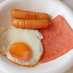 ไส้กรอกแฮมไข่ดาว