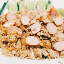 ข้าวผัดไส้กรอก