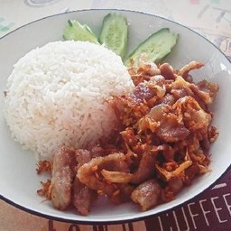 ข้าวหมูทอดกระเทียมกรอบ