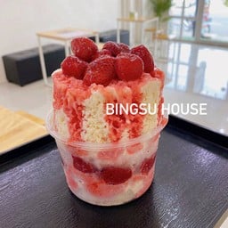 ( Strawberry'x2 ) บิงซูนมสดสตรอว์เบอรี่เพิ่มสตรอว์เบอรี่ 2 ชั้นแบบจุกๆ