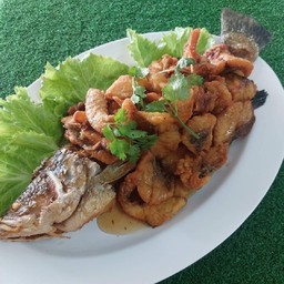ปลากะพงราดน้ำปลา