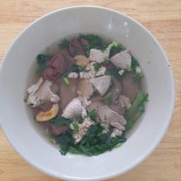 เฟิร์ส ก๋วยเตี๋ยวหมูต้มยำ มะนาวสด