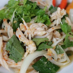 ยำไก่ผักแพว (Nộm Rau Răm)