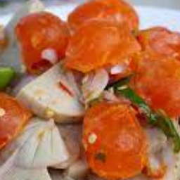 ยำไข่แดงเค็ม - ปลาหมึก