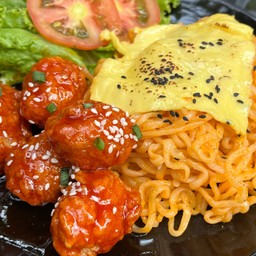 มาม่าเกาหลี+ไก่กรอบซอสเกาหลีสไปซี่+ชีส