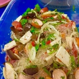 ยำวุ้นเส้น หมูยอ ไส้กรอก